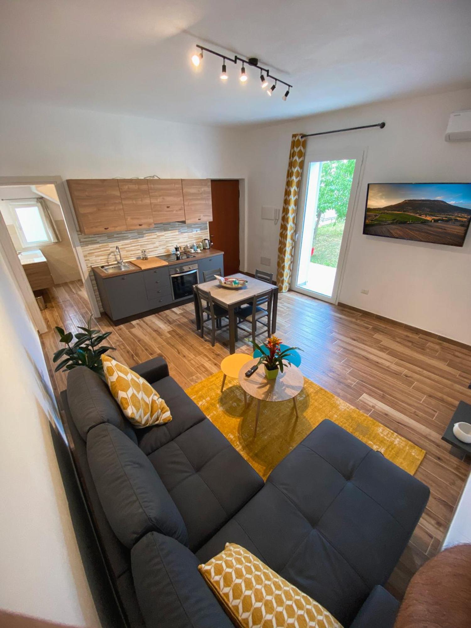 Alessandra'S Apartment Сассари Экстерьер фото