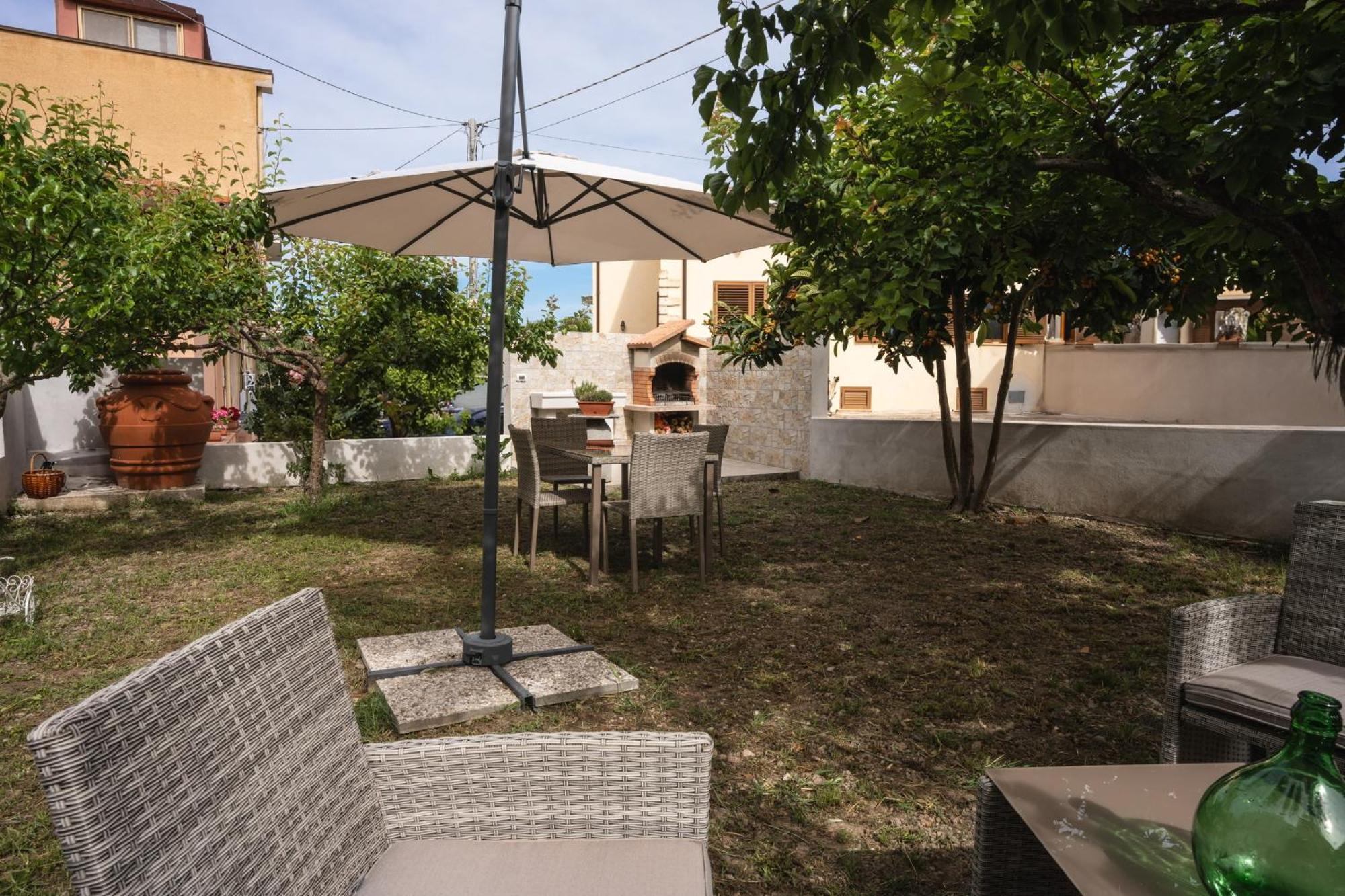Alessandra'S Apartment Сассари Экстерьер фото